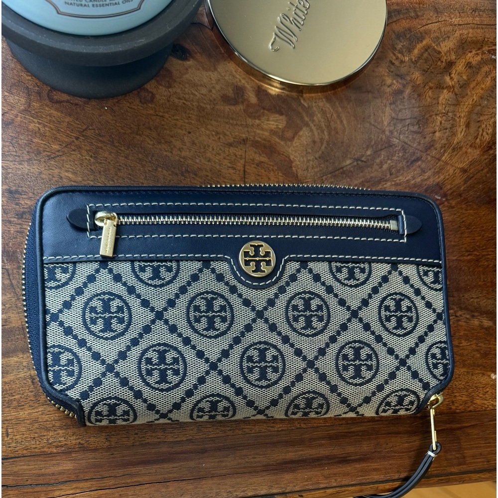 Tory Burch Zip Around Wallet
